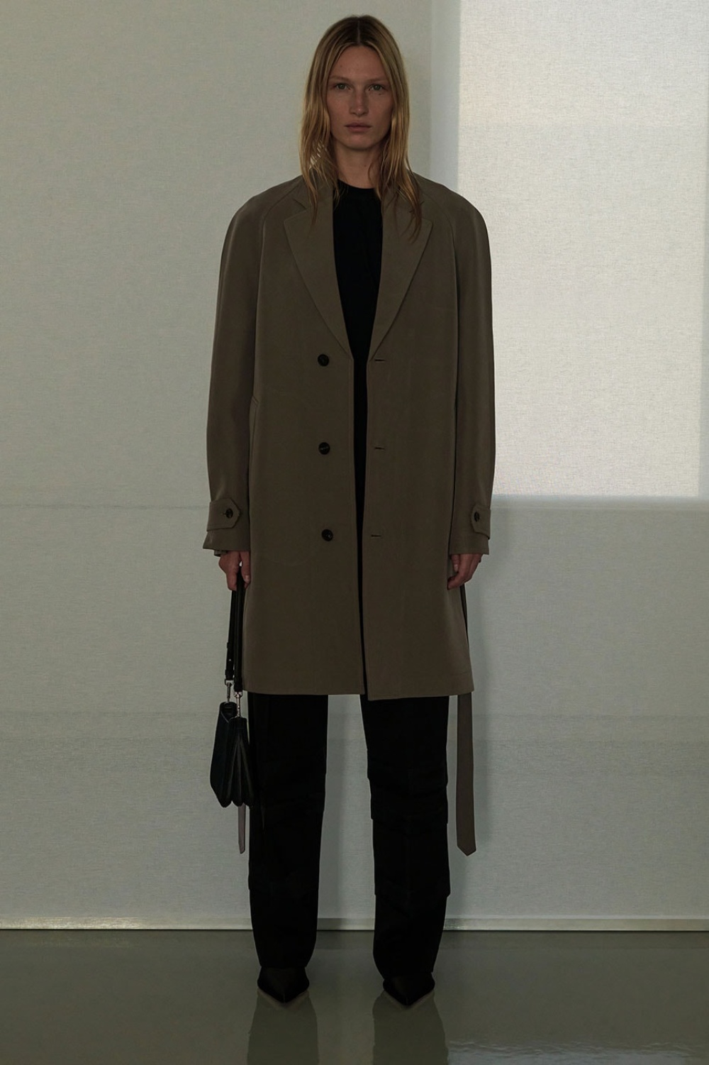 Phoebe Philo profundiza en su lujo arquitectónico para SS27