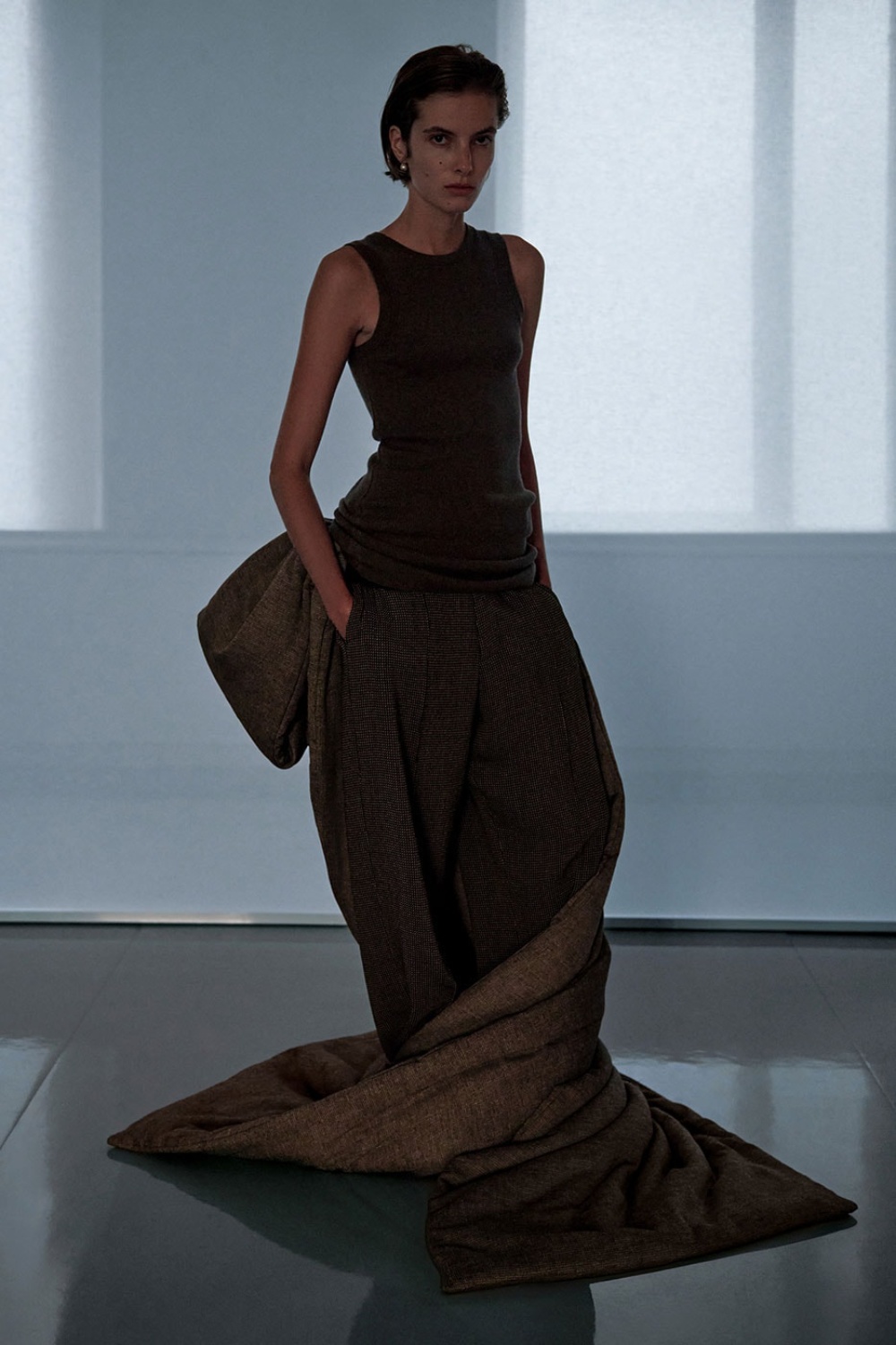 Phoebe Philo profundiza en su lujo arquitectónico para SS27