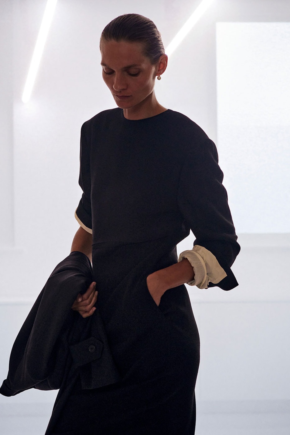 Phoebe Philo profundiza en su lujo arquitectónico para SS27
