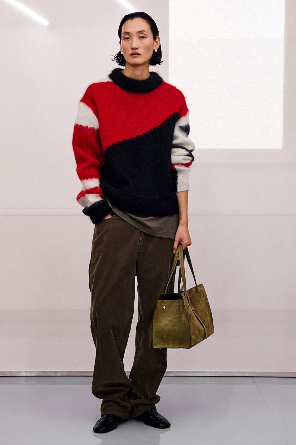 Phoebe Philo profundiza en su lujo arquitectónico para SS27