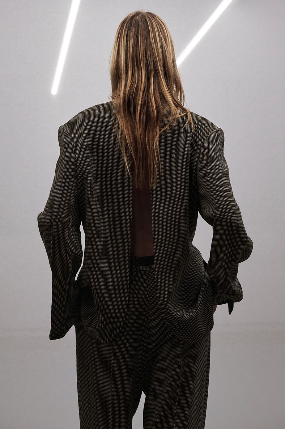 Phoebe Philo profundiza en su lujo arquitectónico para SS27