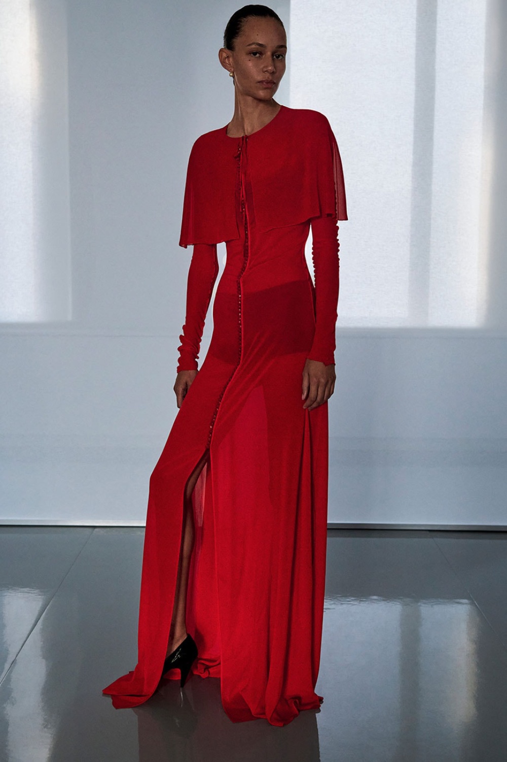 Phoebe Philo profundiza en su lujo arquitectónico para SS27