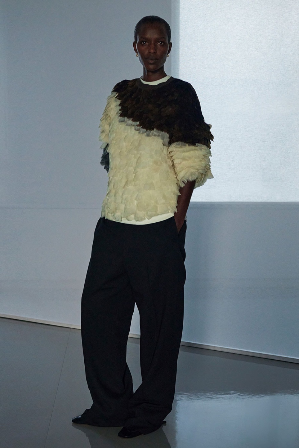 Phoebe Philo profundiza en su lujo arquitectónico para SS27