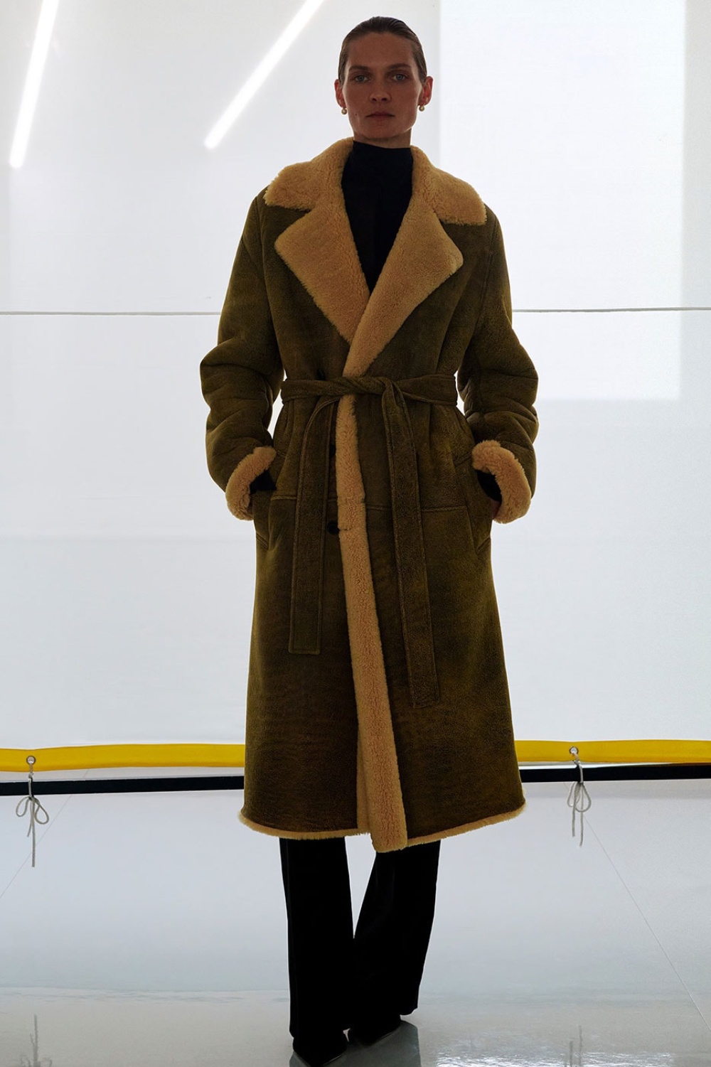 Phoebe Philo profundiza en su lujo arquitectónico para SS27
