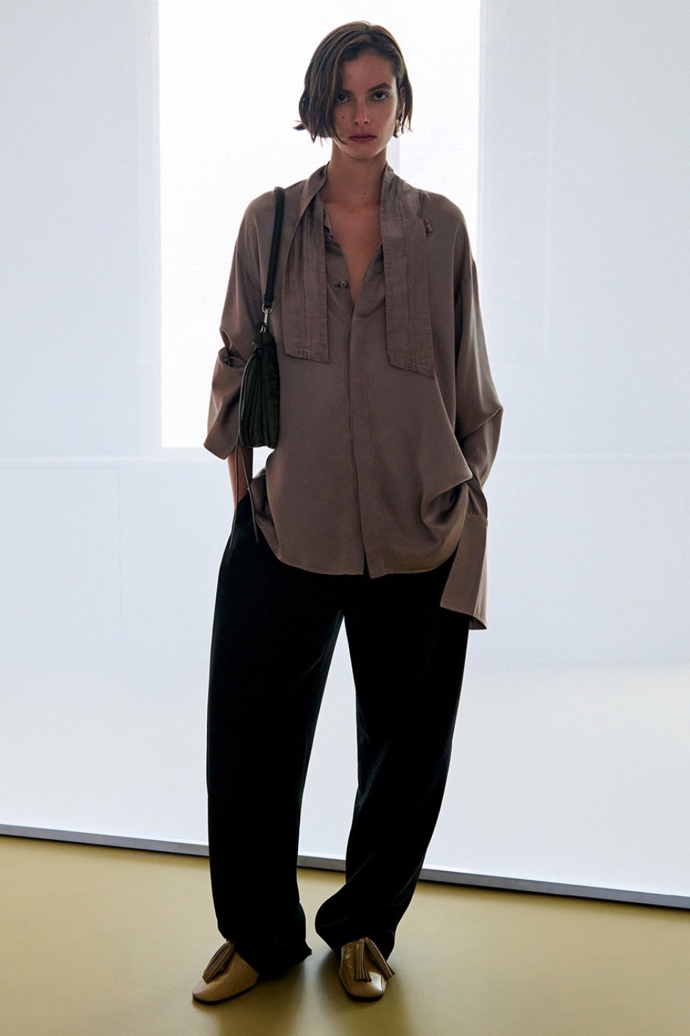 Phoebe Philo profundiza en su lujo arquitectónico para SS27