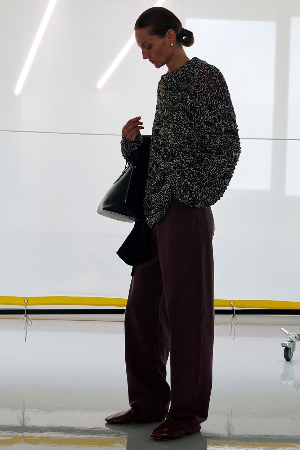 Phoebe Philo profundiza en su lujo arquitectónico para SS27