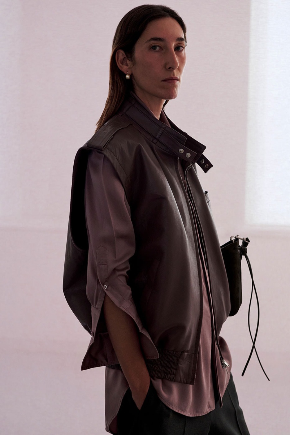 Phoebe Philo profundiza en su lujo arquitectónico para SS27