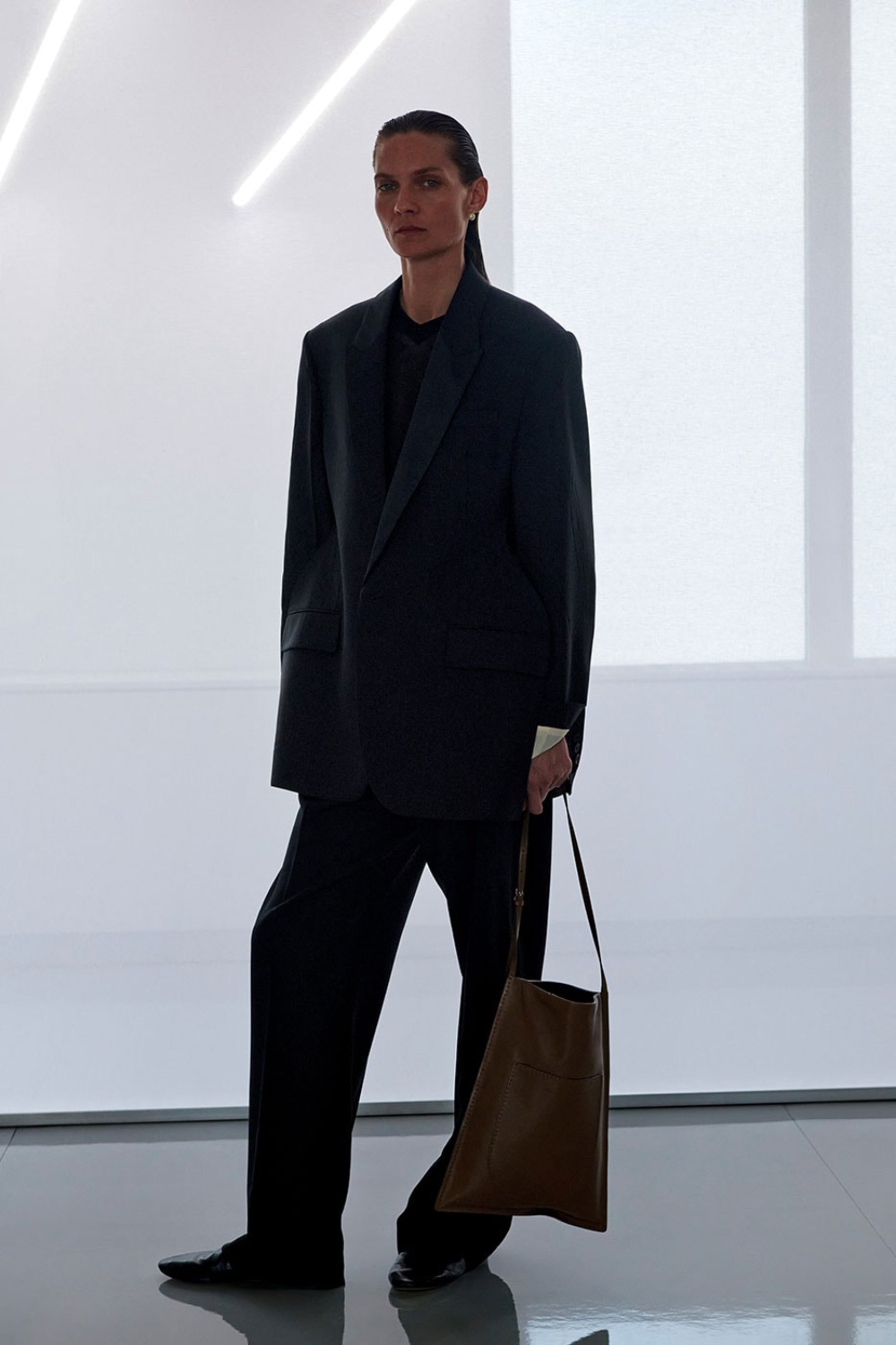 Phoebe Philo profundiza en su lujo arquitectónico para SS27