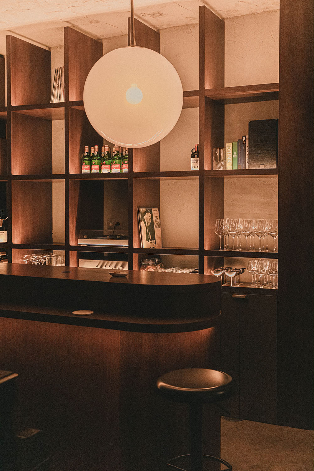 Salón Paralelo, coctelería en Madrid para beber clásicos