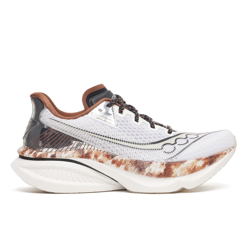 Saucony reimagina sus sneakers con un aire cowboy