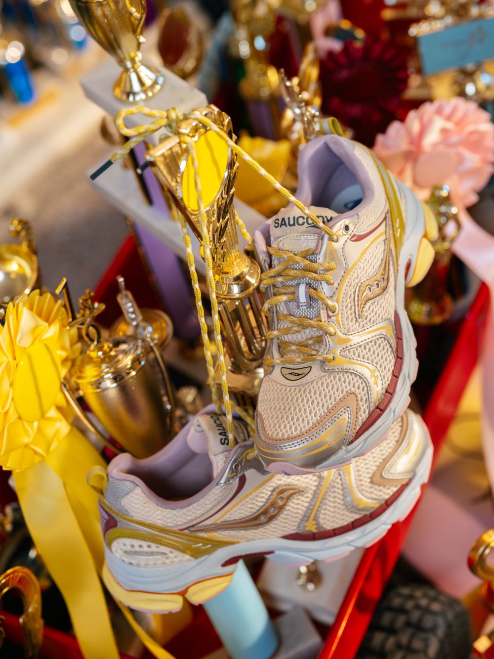 Saucony y Evelynn Escobar inventan las mom shoes