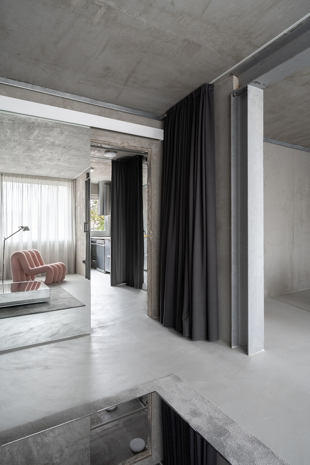 El interiorismo brutalista firmado por Simple Architecture