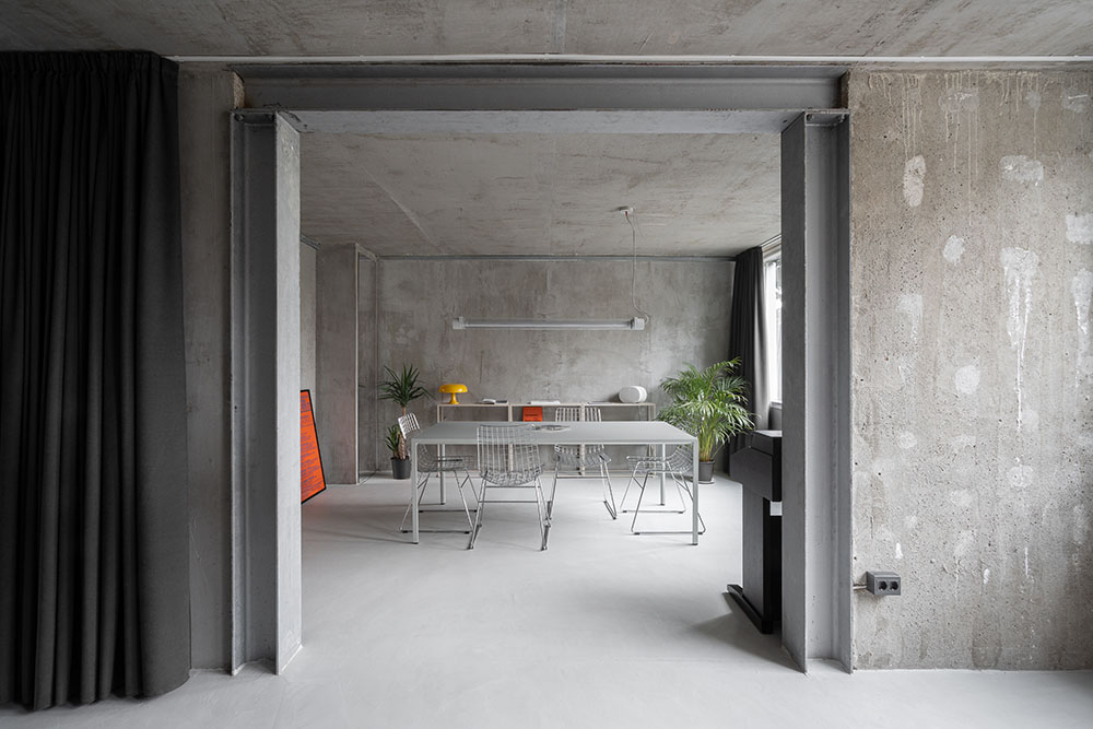 El interiorismo brutalista firmado por Simple Architecture