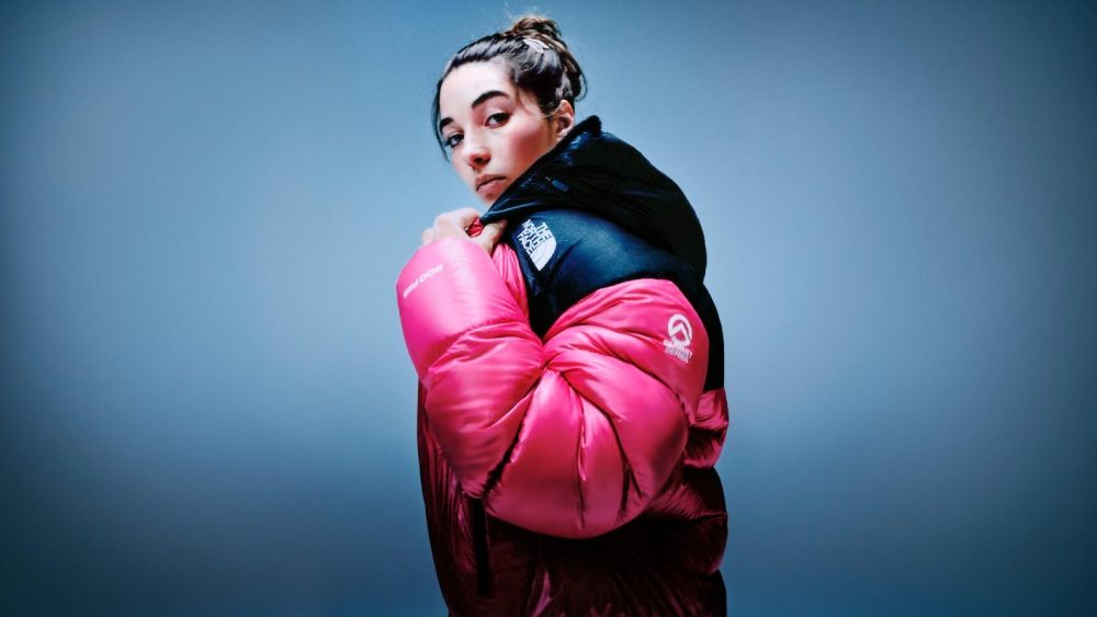 TNF actualiza su abrigo Nuptse sin perder el look icónico