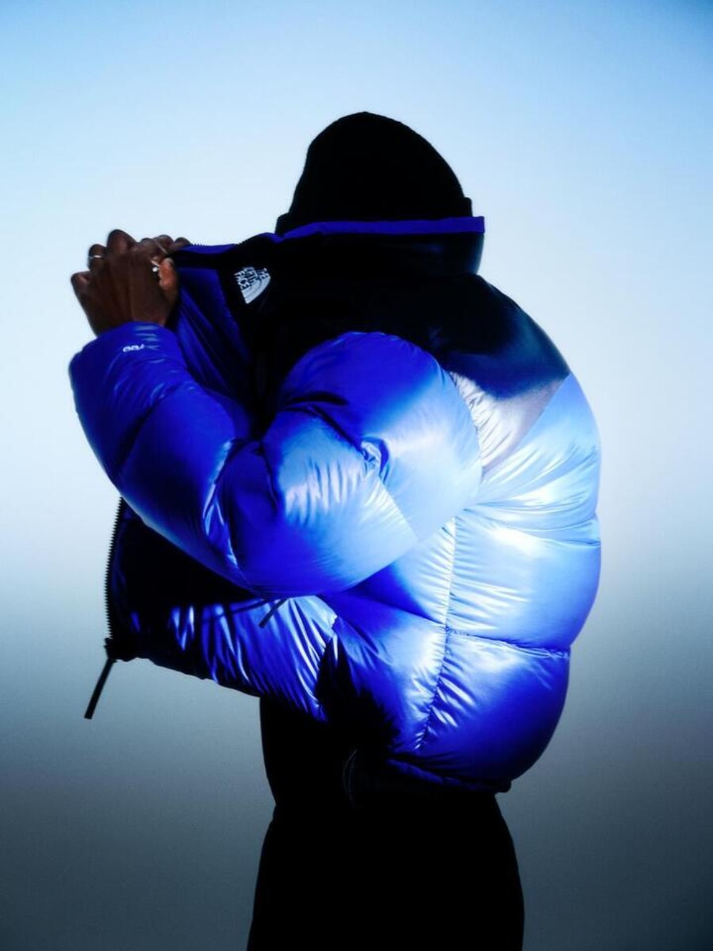 TNF actualiza su abrigo Nuptse sin perder el look icónico