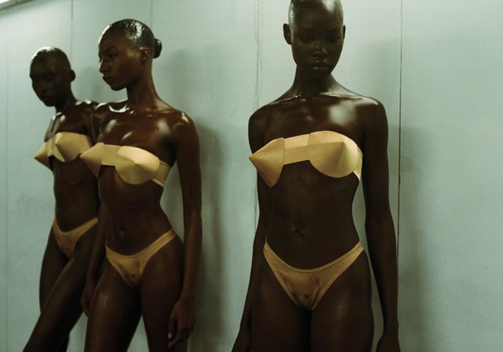 Yeezy y Mowalola reponen sus bragas estampadas con gatos