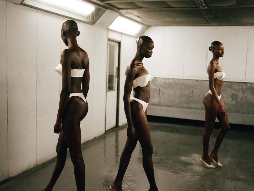 Yeezy y Mowalola reponen sus bragas estampadas con gatos