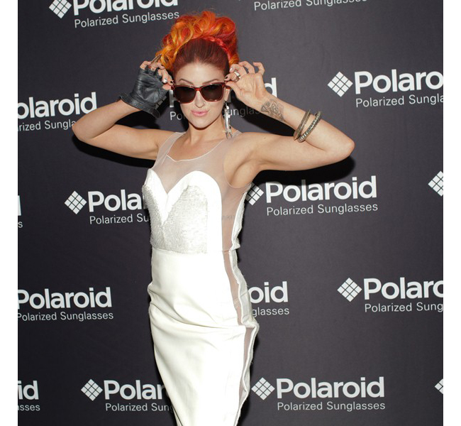 Neon Hitch 75 AÑOS POLAROID