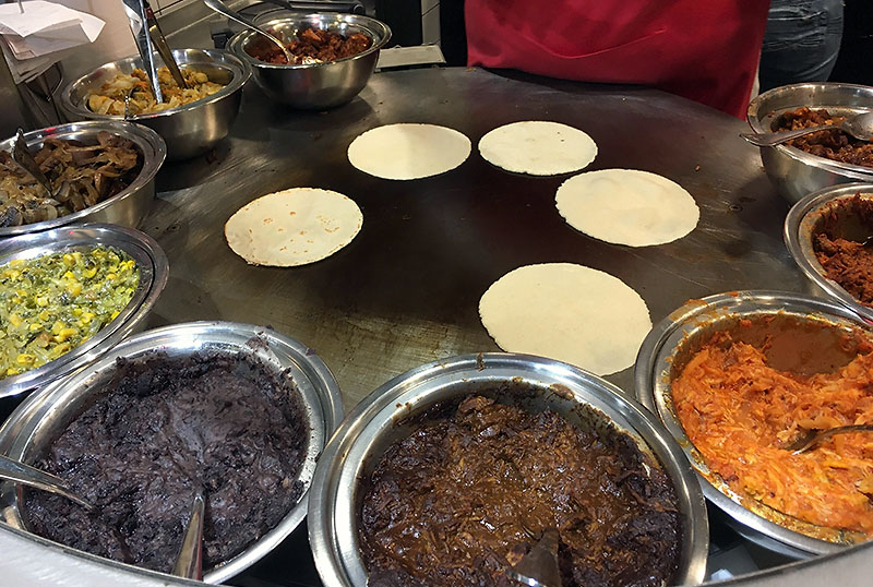 Doce Chiles: la taquería street food del Mercado de la Paz
