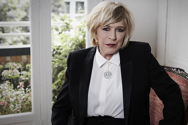 MARIANNE FAITHFULL GIVES HER LOVE TO LONDON