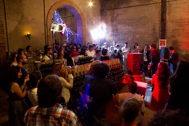 Mocker36 BETACAM vs. BODEGAS PACO & LOLA