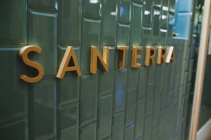 Letrero del restaurante Santerra