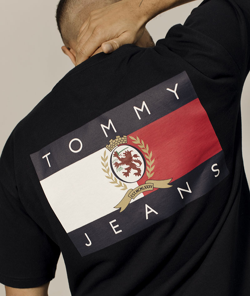 nuevo escudo para Tommy Jeans