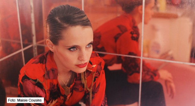 ANNA CALVI