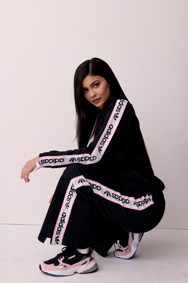 Apellido Marco de referencia detergente adidas Falcon, las zapatillas rosas de Kylie Jenner