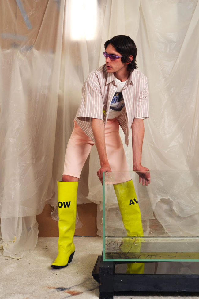 moda genderless modelo botas de pescar amarillas
