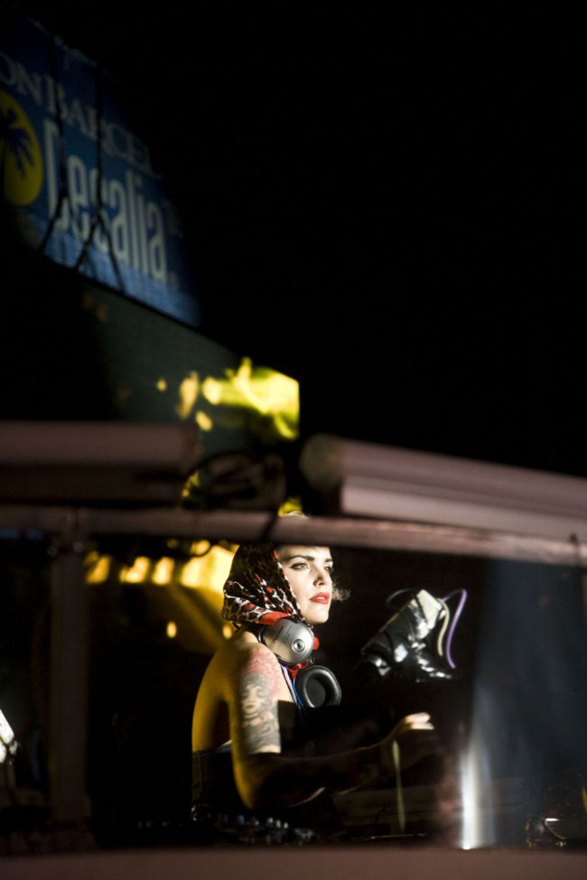 Vinila Von Bismarck, Neo2 RON BARCELÓ DESALIA